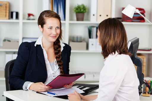 Un entretien professionnel entre deux femmes